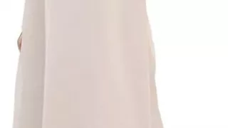 A relaxed, sleeveless linen‑blend dress with a V‑neckline and side slit. Breathable, easy, and made for sunshine — the kind of dress you can wear all day while reading, walking, or simply enjoying the light.