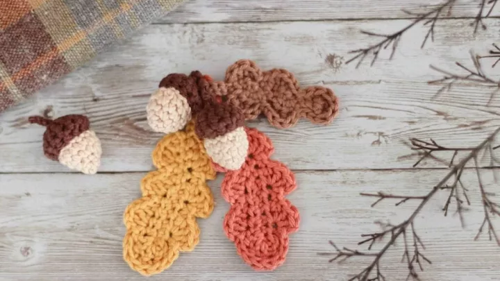 Image for Autumn crochet pattern: acorns & oak leaves